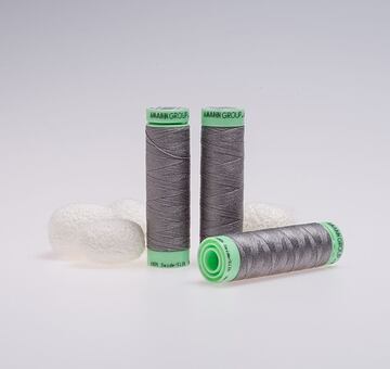 Silk thread, 50m, grey